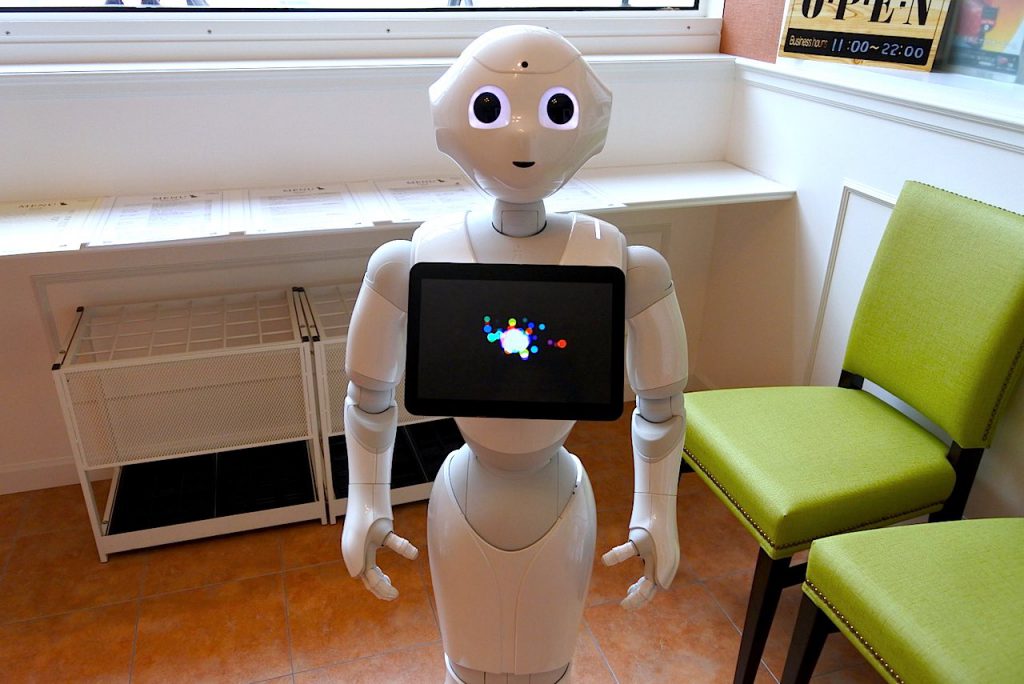 入り口でPepperがお出迎え