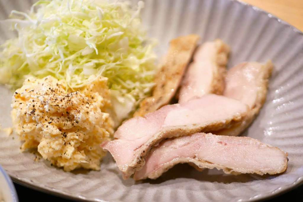 鶏バンバンジー 葱たっぷり胡麻ソースと醤油ダレで