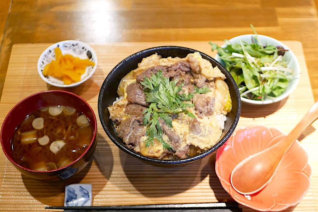 とろーり下仁田ネギのすき焼き丼