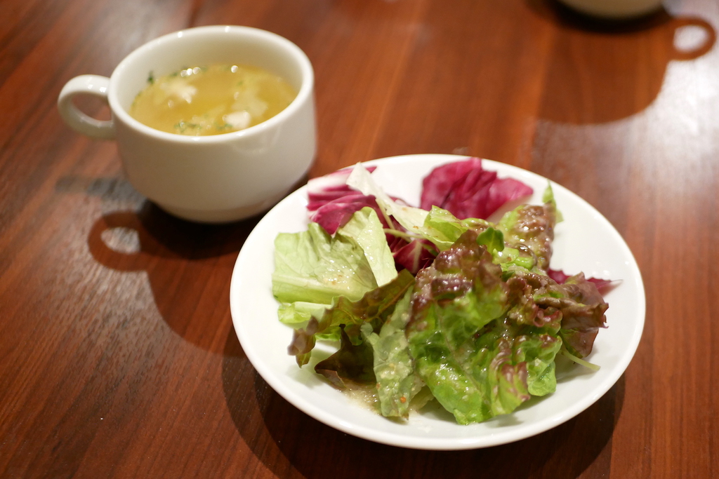 ランチサラダとスープ